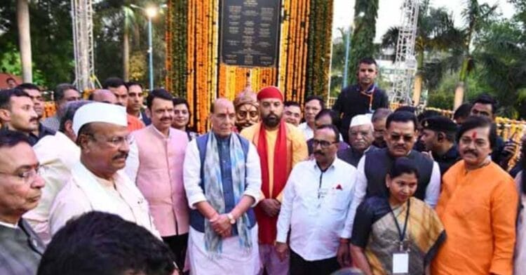 औरंगजेब क्रूर शासक, नायक कदापि होऊ शकत नाही!; केंद्रीय संरक्षणमंत्री राजनाथसिंह यांनी छ. संभाजीनगरमध्ये ठणकावले!; महाराणा प्रतापसिंह यांच्या अश्वारूढ पुतळ्याचे अनावरण 1 image editor output image183352995 1745215891148