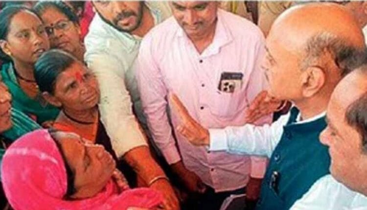 महिनाभरात घरे खाली करा रेल्वेची नोटीस येताच बनेवाडीतील नागरिक हादरले, डॉ. कराडांना गाठले 1 image editor output image58887881 1745143983166