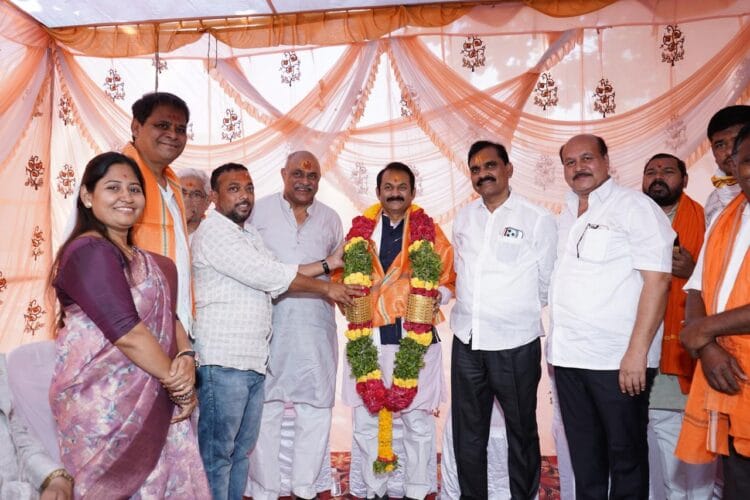 हनुमान जन्मोत्सवा निमित्ताने रक्त तपासणी शिबीर व महाप्रसाद पंगत संपन्न. 1 image editor output image693573216 1744459901161