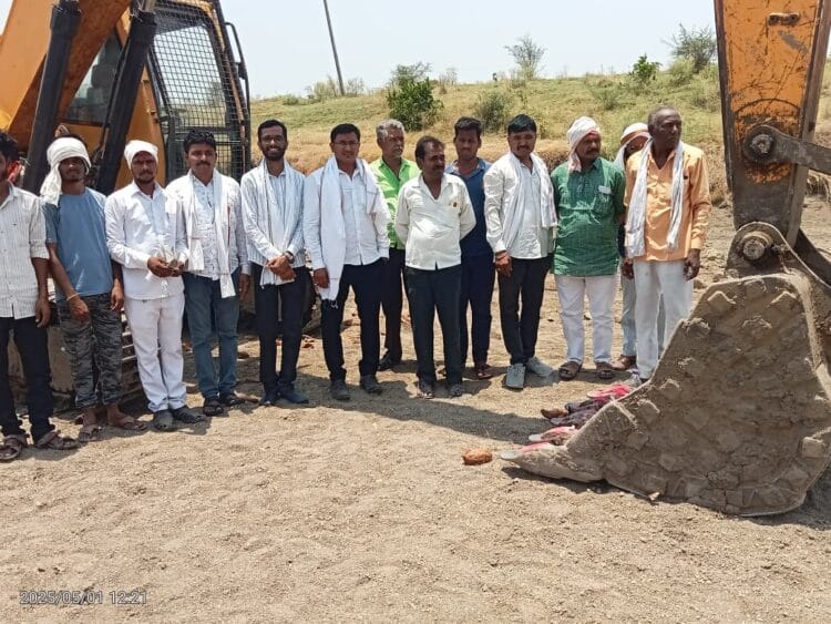 Hadgaon News | प्रहारचे तालुका अध्यक्ष अनिल कदम यांच्या पुढाकारातून रावणगाव ते लिंगापूर बंधाऱ्याचे भूमिपूजन... 1 Hadgaon News | प्रहारचे तालुका अध्यक्ष अनिल कदम यांच्या पुढाकारातून रावणगाव ते लिंगापूर बंधाऱ्याचे भूमिपूजन…