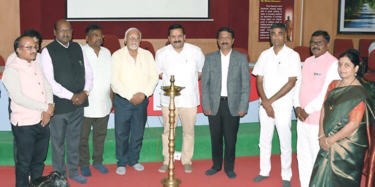 ‘स्वारातीम’ विद्यापीठातील उद्योजक परिसंवाद-२०२५ कार्यक्रमास भरघोस प्रतिसाद 1 image editor output image1429292577 1747373801418