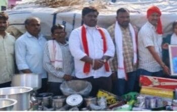 सामाजिक बांधिलकी जपत निवृत्ती वानखेडे यांनी गरीब मुलीच्या लग्नासाठी दिले आवश्यक ते कन्यादान रुपी साहित्याची भेट… 2 img 20250516 124647399448362177393650