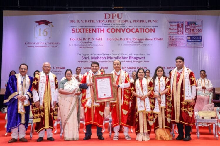 आयपीएस भागवत यांना विद्यापीठातर्फे मानद डॉक्टरेट 1 image editor output image 108181438 1748855935493