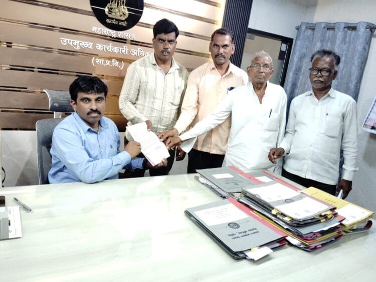 सव्वाशे वर्ष झालेल्या जिल्हा परिषद हायस्कूल येताळा शाळेत शिक्षकांची कमतरता 1 image editor output image 385104838 1750751971580