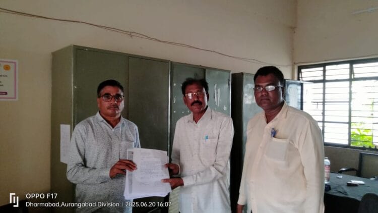 धर्माबाद तालुक्यातून किसान कर्जमुक्तीचे ३०० अर्ज तहसील कार्यालयाकडे सुपूर्त… 1 image editor output image 623666114 1750522041533