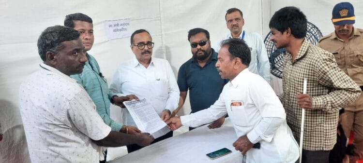 सकल दिव्यांग संघटनेचा विधानभवनावर धडकला मोर्चा; मुंबई पोलीस आणि आयुक्तांच्या सहकार्याने घडली दिव्यांग मंत्र्यांची भेट 1 image editor output image 1141296962 1752141870349