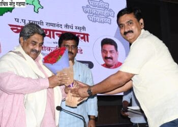 मतदान करण्यासाठी आहे, विकण्यासाठी नाही तरच लोकशाही वाचेल -सुप्रसिद्ध पत्रकार अशोक वानखेडे , दिल्ली यांचे प्रतिपादन 10 image editor output image 153677518 1752765959446