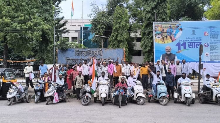 सकल दिव्यांग संघटनेला आले यश राज्य शासनाने मानधनात केली एक हजाराची वाढ 1 image editor output image25065114 1752943716151