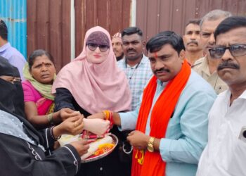 सकल दिव्यांग संघटनेचा सहाव्या टप्प्यातील अर्धनग्न अवस्थेत भीक मागो आंदोलन आमदार आनंद बोंढरकर यांच्या थेट कार्यालयावर 2 image editor output image 214796134 1754749002066