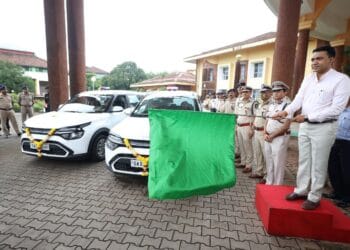 सार्वजनिक सुरक्षेला बळकटी!! गोवा पोलिसांच्या ताफ्यात ५ नवीन पीसीआर व्हॅन्स; मुख्यमंत्री डॉ. प्रमोद सावंत यांच्या हस्ते लोकार्पण 4 image editor output image 478502698 1754547989969