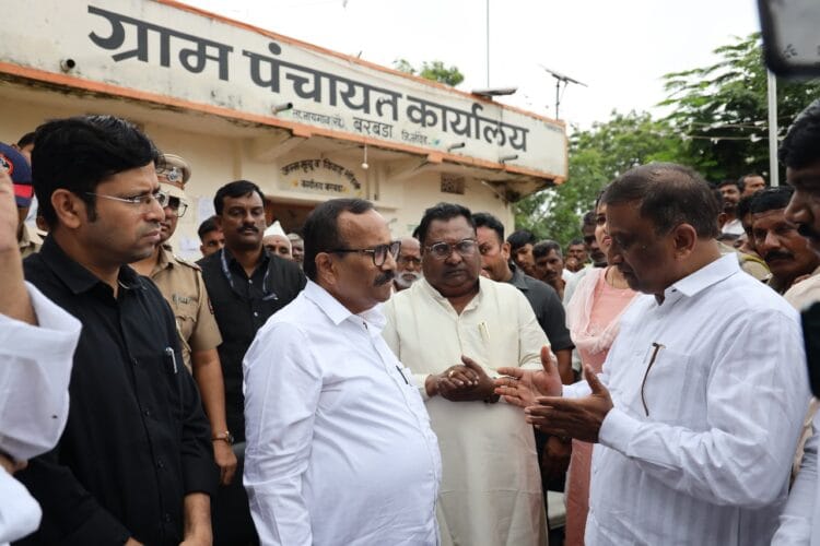 पालकमंत्र्याचा नांदेड शहरासह जिल्ह्यातील नुकसानीचा पाहणी दौरा 1 image editor output image2064076258 1756558747951