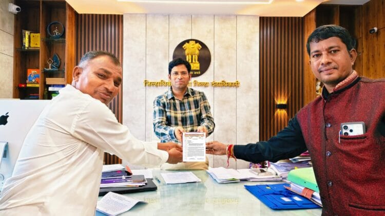 दिव्यांग शाळेतील शिक्षक व कर्मचाऱ्यांना निवडणुकीची कामे देऊ नये सकल दिव्यांग संघटनेची प्रशासनाकडे मागणी. 1 image editor output image 1339909766 1756997261268