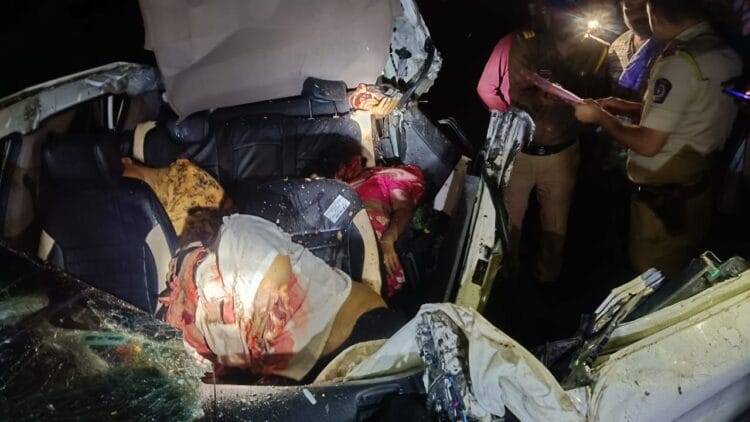 भोकर-ते म्हैसा रोडवरील भीषण अपघातात तिघांचा मृत्यू; निखील कन्स्ट्रक्शनच्या बोगस कामामुळेच अपघात? 1 image editor output image 1386799116 1756916142119