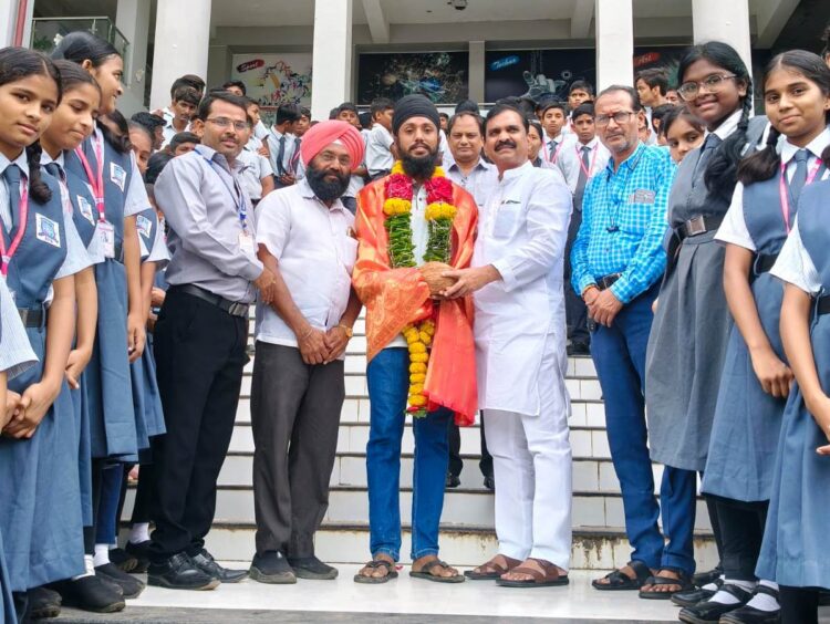 यशस्वी होण्यासाठी विद्यार्थ्यांनी प्रयत्नात सातत्य ठेवावे: डॉ. संतुकराव हंबर्डे 1 image editor output image2111009599 1758539610791