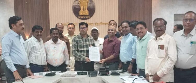 गटविकास अधिकारी सुनीता मरसकोल्हे अटकेचा निषेध;४ व ५ डिसेंबरला महाराष्ट्र विकास सेवा संघटनेची सामूहिक रजा 1 image editor output image 1140906844 1765553833060