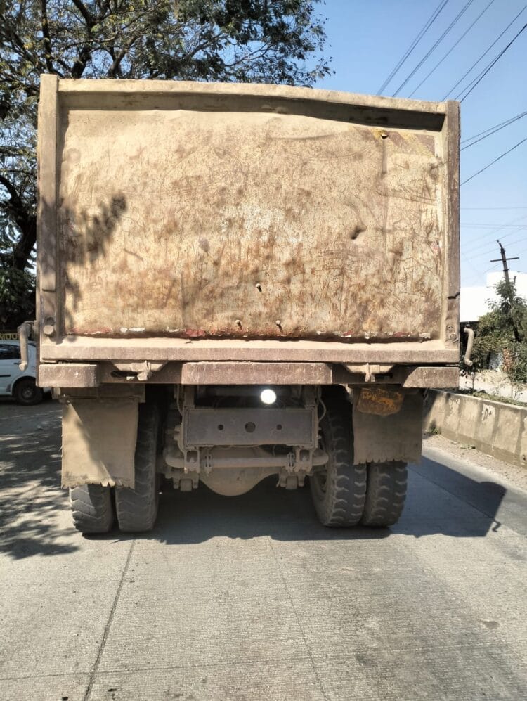 नंबर प्लेट शिवाय वाहन चालवू नका – प्रादेशिक परिवहन अधिकारी 1 image editor output image 884588448 1765706834514