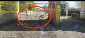 हिमायतनगर तालुक्यातील मौजे जवळगाव रेल्वे पुलाखालील दुर्गंधी हटविणार कोण...? 1 img 20251209 1259112182269045308701559