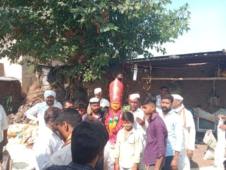 खंडाळा देवी येथे हनुमान जयंतीनिमित्त पारंपरिक सोंगांचे आयोजन; उत्साहात साजरा झाला उत्सव 1 image editor output image515943228 1775235491127
